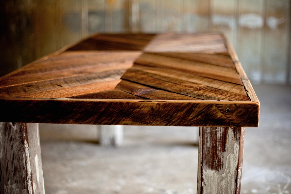 Dlaczego warto postawić na meble wykonane z naturalnego drewna bukowego?