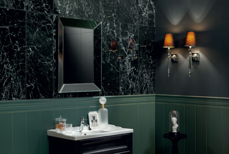 Płytki ceramiczne zielone w łazience glamour